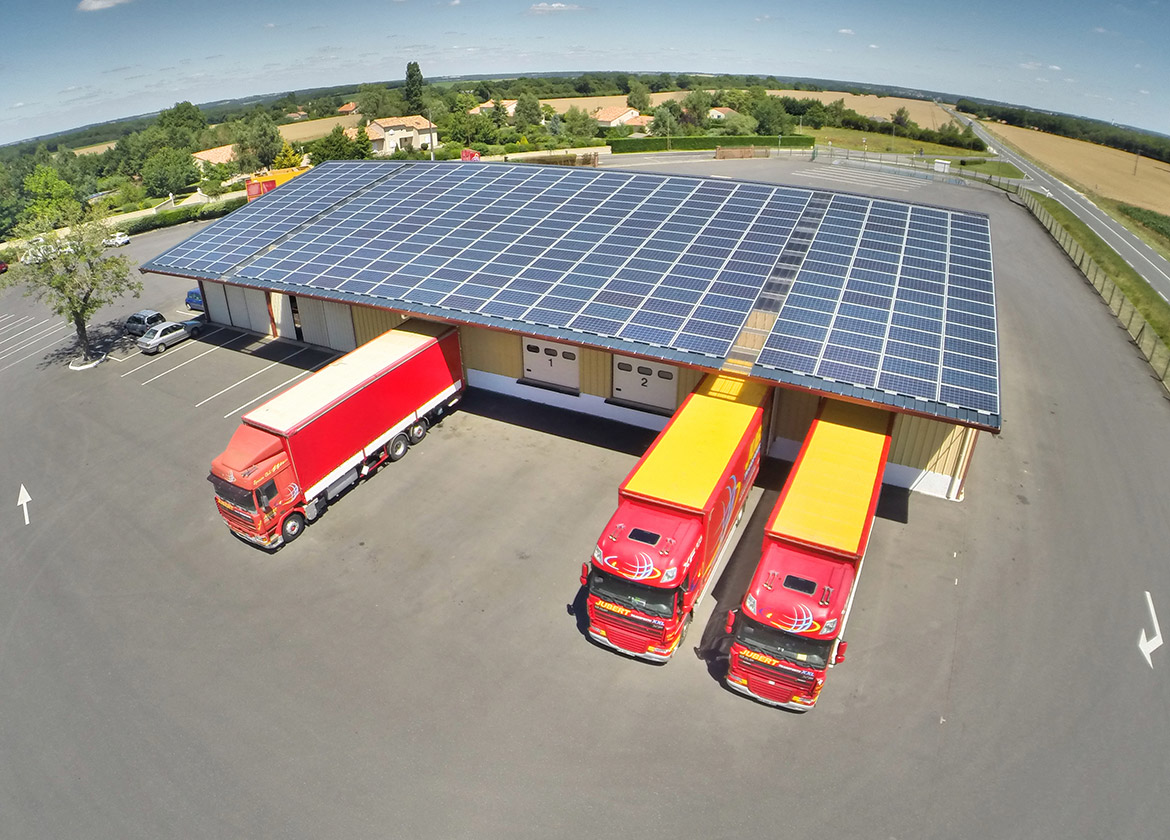 rénovation de toiture grace au photovoltaique sur une batiment logistique