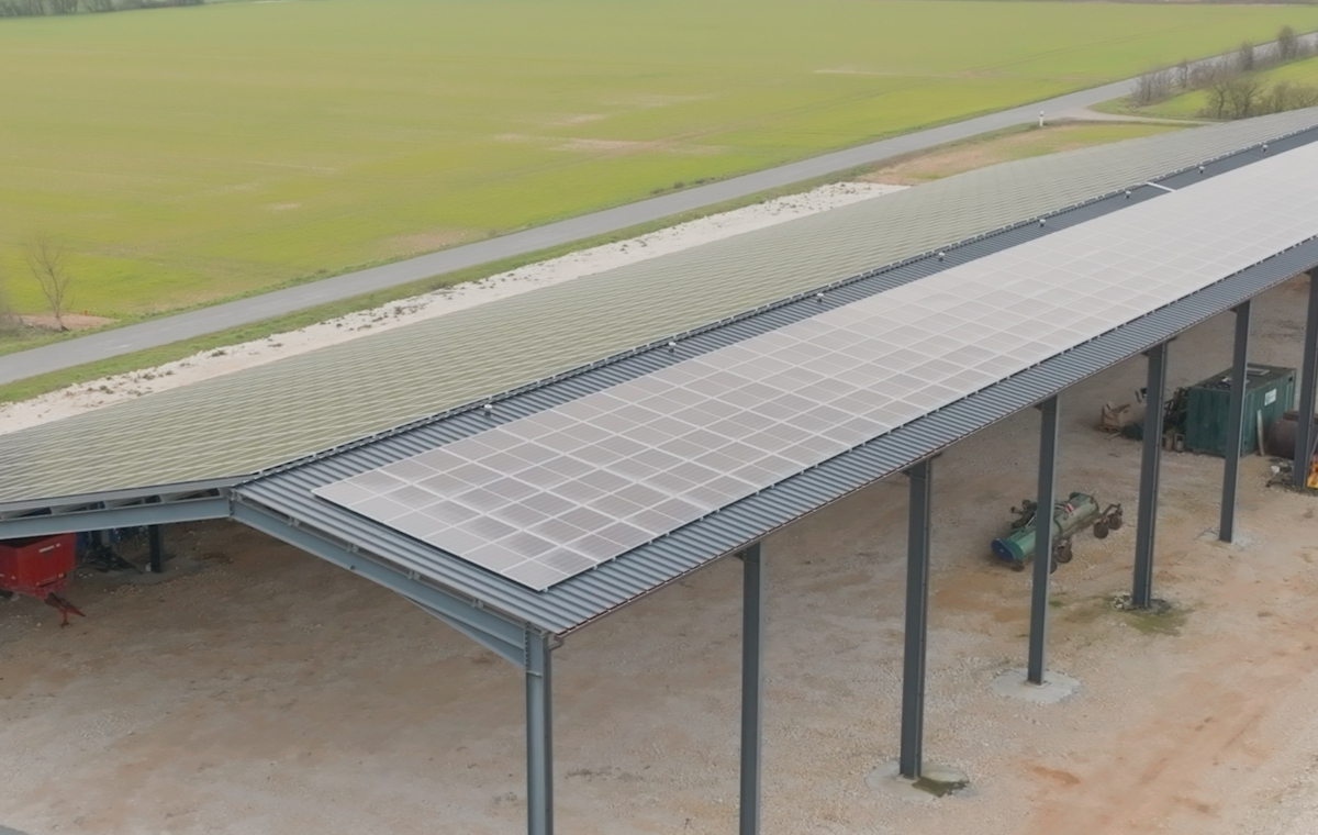 Photovoltaic storage building