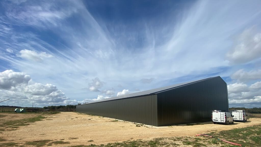 A solar-powered storage facility to support agricultural activities in Saint-Saviol