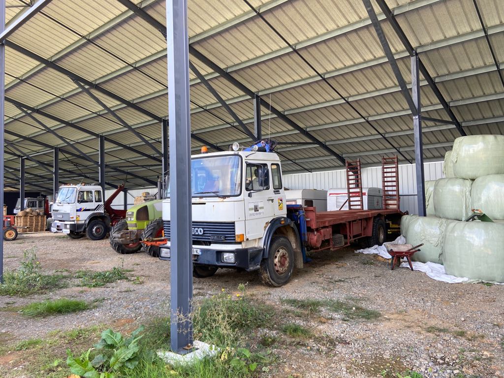 Construction of photovoltaic storage building