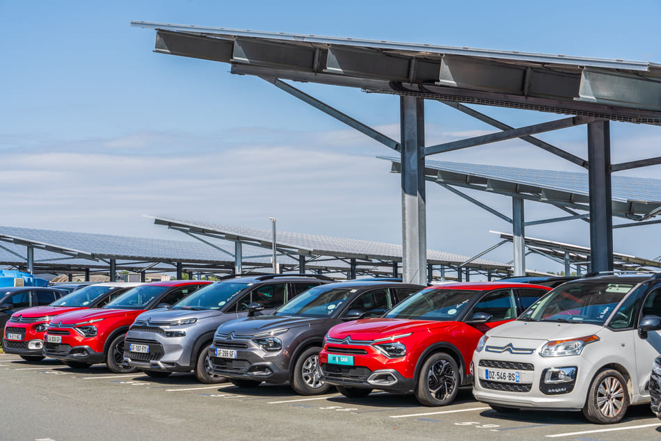 Ombrières de parking, quelles sont les obligations légales ?