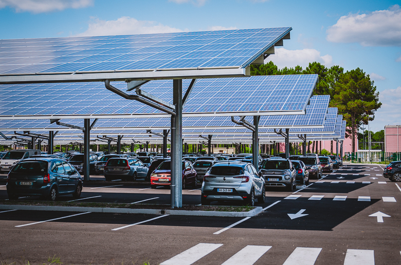 Installation d’ombrières photovoltaïques : une solution financée sans apport