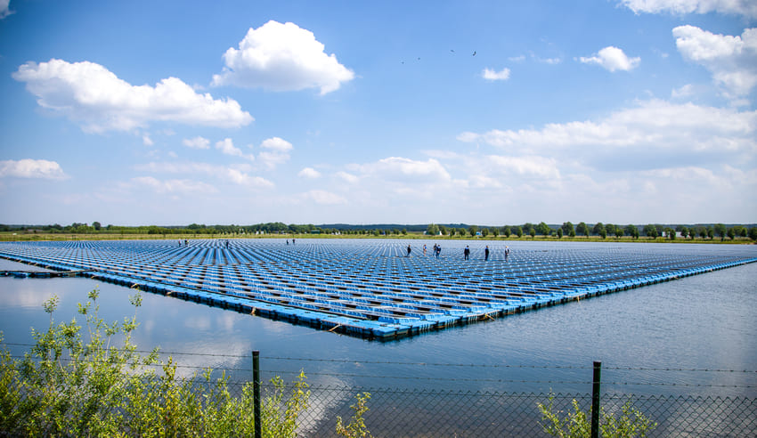 L’implantation des panneaux solaires sur les lacs : que retenir ?
