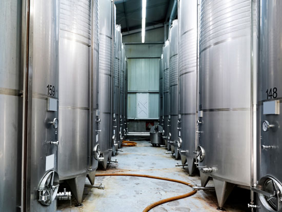 cuves vinification hangar