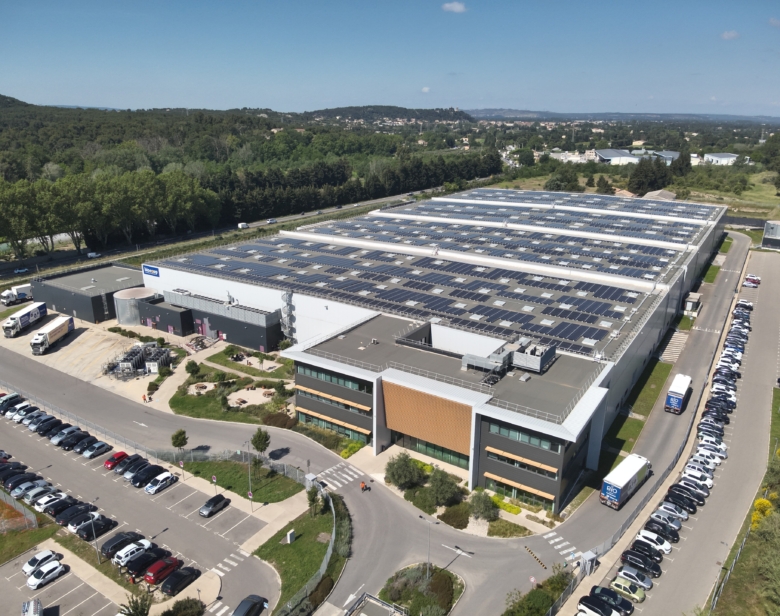 Photovoltaïque sur grande toiture : produire de l’énergie renouvelable depuis votre foncier